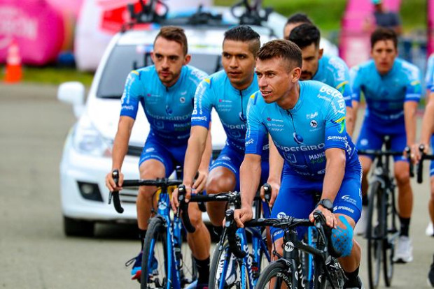 Desde hoy y hasta el domingo 30 de octubre se corre el tradicional Clásico RCN, la segunda competencia en importancia en Colombia, después de la Vuelta a Colombia, y que esta vez reúne a 174 pedalistas. Por Caldas asisten 17 deportistas que hacen parte de dos equipos: Supergiros Susuerte Alcaldía de Manizales-Gobernación de Caldas (en la foto) y Elec Hiper Europa-Gobernación de Caldas. La sexta etapa, que arranca en Pereira, tendrá como meta a Manizales.