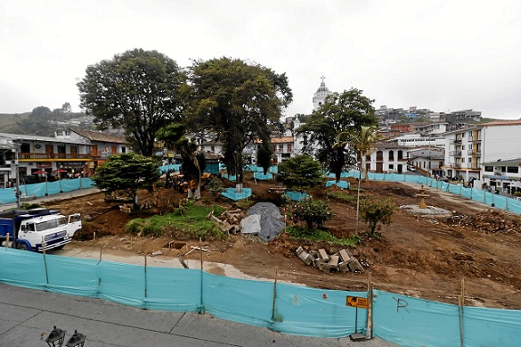 Con una inversión de $1.500 millones se renueva el parque principal de Neira para que siga siendo sala de recibo de este municipio. Que la obra avance sin contratiempos y sea para mejorar, no solo en el embellecimiento, sino en mejorar la movilidad a su alrededor.