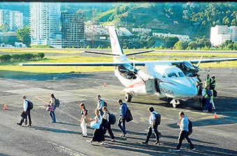 Las negociaciones que comenzaron en febrero de este año entre la Gobernación, Inficaldas y la aerolínea Pacífica de Aviación dieron los primeros resultados. El 23 de agosto se reactiva, inicialmente por seis meses, la ruta aérea Manizales-Medellín de lunes a viernes con dos vuelos diarios, y el sábado uno de ida y otro de regreso. Será en aviones con capacidad para 19 pasajeros. Se espera que por demanda esta iniciativa funcione y se logre ampliar.