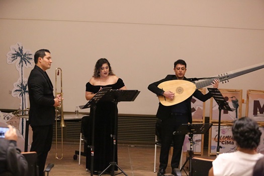 La Universidad de Caldas inauguró ayer la IX edición del Festival Internacional de Música Cima 2024 que va hasta el sábado con una amplia programación de conciertos, conferencias, talleres, exposiciones, clases magistrales, foros. También se realizará el Festival Itinerante de Flauta y cerrará el Festivalito de Música Colombiana. La mayoría de eventos serán en el Centro Cultural Universitario Rogelio Salmona, y otros en el Banco de la República, Bellas Artes y Teatro Los Fundadores.