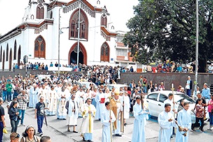 Este 2025 fue declarado por la Iglesia Católica Año Jubilar, tiempo en el que los fieles podrán acudir a sitios sagrados para recibir la indulgencia plenaria a través del perdón de los pecados cometidos y confesados hasta el momento. Para Caldas, la Arquidiócesis de Manizales habilitó 8 sitios sagrados, la Diócesis de Pereira 2 y la Diócesis de La Dorada-Guaduas 3 para ganar esta gracia de Dios.