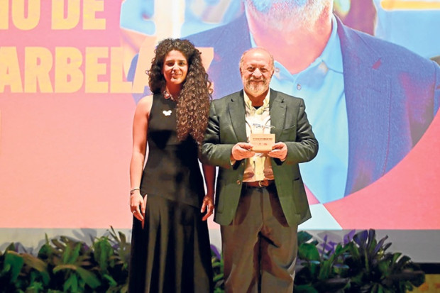 Merecido reconocimiento para el abogado manizaleño y gestor cultural Octavio Arbeláez Tobón el que le hizo el Ministerio de las Culturas, las Artes y los Saberes a través del Premio Nacional Vida y Obra a la Gestión Cultural, por sus 50 año de trayectoria. Arbeláez es el director artístico del Festival Internacional de Teatro de Manizales, ha hecho destacados aportes a festivales de otras ciudades, ha liderado procesos de formación e iniciativas de circulación artística y proyectos que fortalecen el arte y 