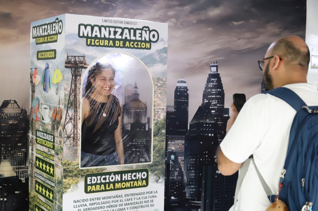 Espacio de fotos en "Figura de acción Manizaleño"