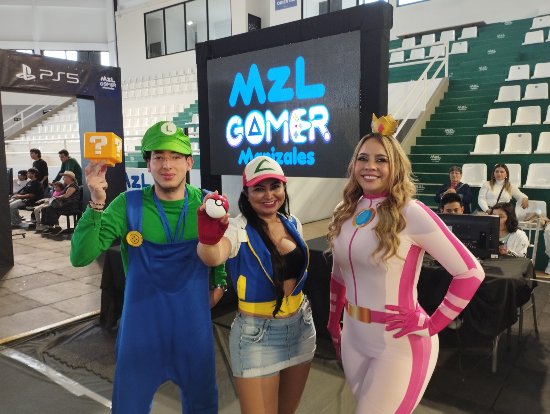 MZL Gamer cosplayers