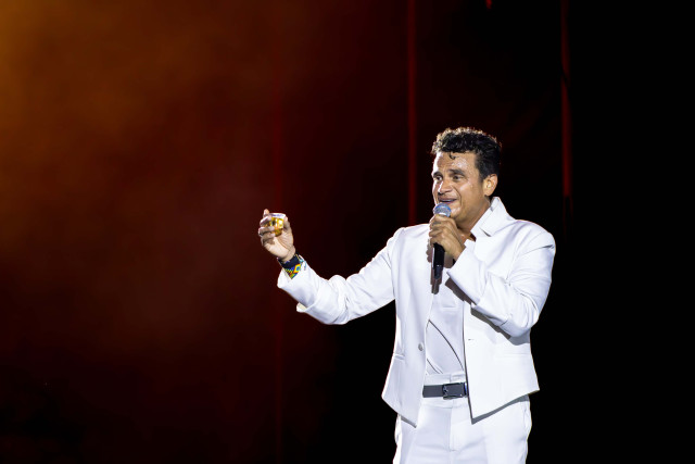 Silvestre cerró la noche junto a Calibre 50