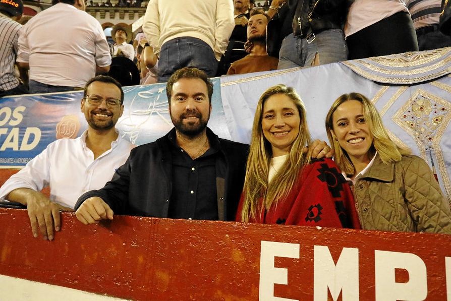 Luis Carlos Velazquez, gobernador de Caldas; Salvador Hamdam, Camila Castillo, primera gestora del departamento, y Adriana Fernández.