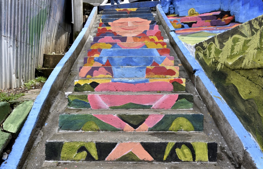 Detalles del mural de las escaleras del barrio Palenque
