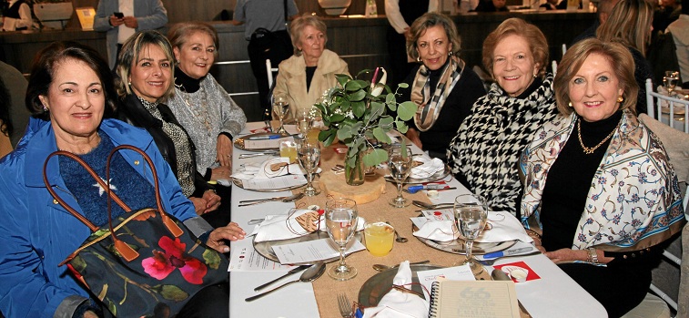 Giomar Hoyos de Gómez, Ana María Durán Tirado, Martha Gaviria de Salazar, Isabel Salazar Bernal, Leila González, Lina Mejía de Arango y Rosario Gutiérrez Jaramillo.