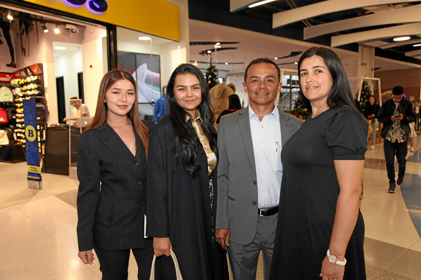Karen Castaño, Abigail Castaño, Ronald Castaño y Claudia Arboleda.