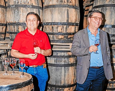 Luis Roberto Rivas, exgerente de la ILC y actual diputado, disfrutó de la cata acompañado de Rubén Darío Giraldo. Los dos hacen parte del Partido Conservador.