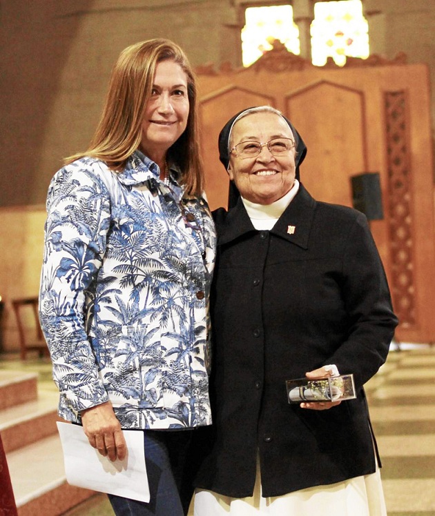 Beatriz Eugenia Pardo Trujillo, directora ejecutiva de la Fundación Obras Sociales Betania, y hermana Martha Lucía Andrade, exvicecanciller de la UCM.