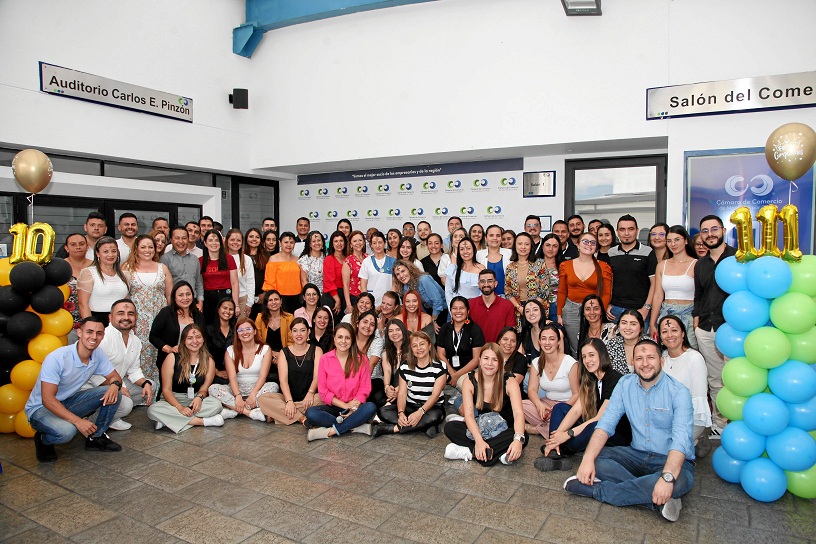 Equipo de trabajo de la Cámara de Comercio de Manizales por Caldas.