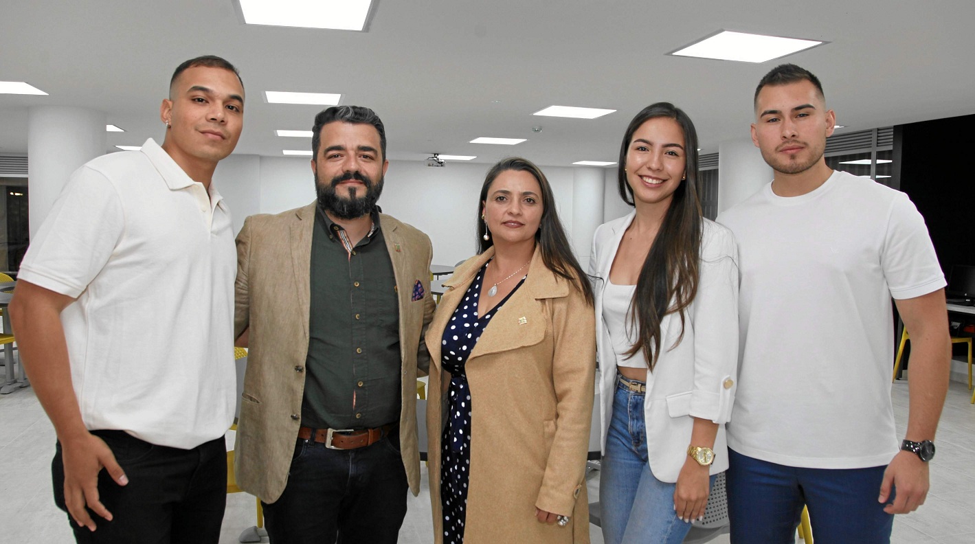 Víctor Manuel Castro, Luis David Cardona Jiménez, Carolina Suárez Valencia, Mariana Delgado Loaiza y David Quintero Londoño, arquitectos de la obra.