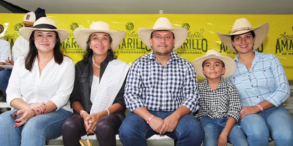 Elena López, Ana María García, Diego Ospina, Jerónimo Ospina y Cintya Pérez.