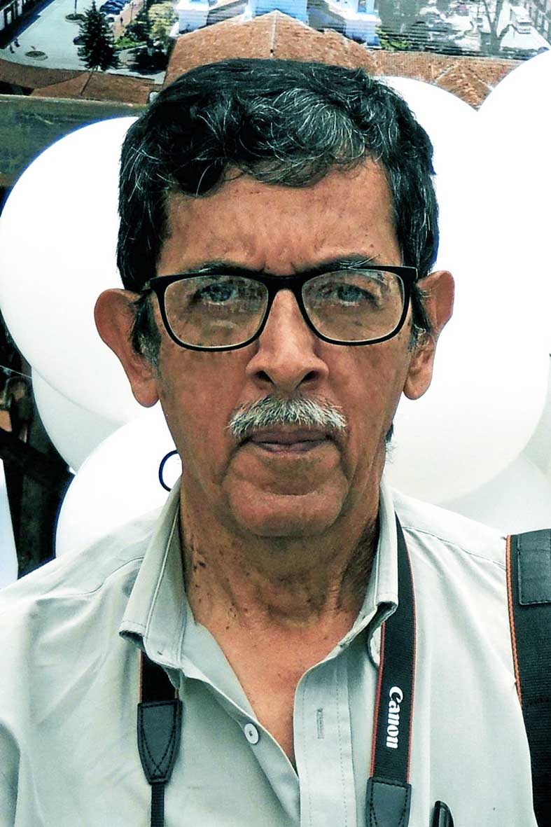 Luis Fernando Rodríguez, docente pensionado, fotografo y pintor.