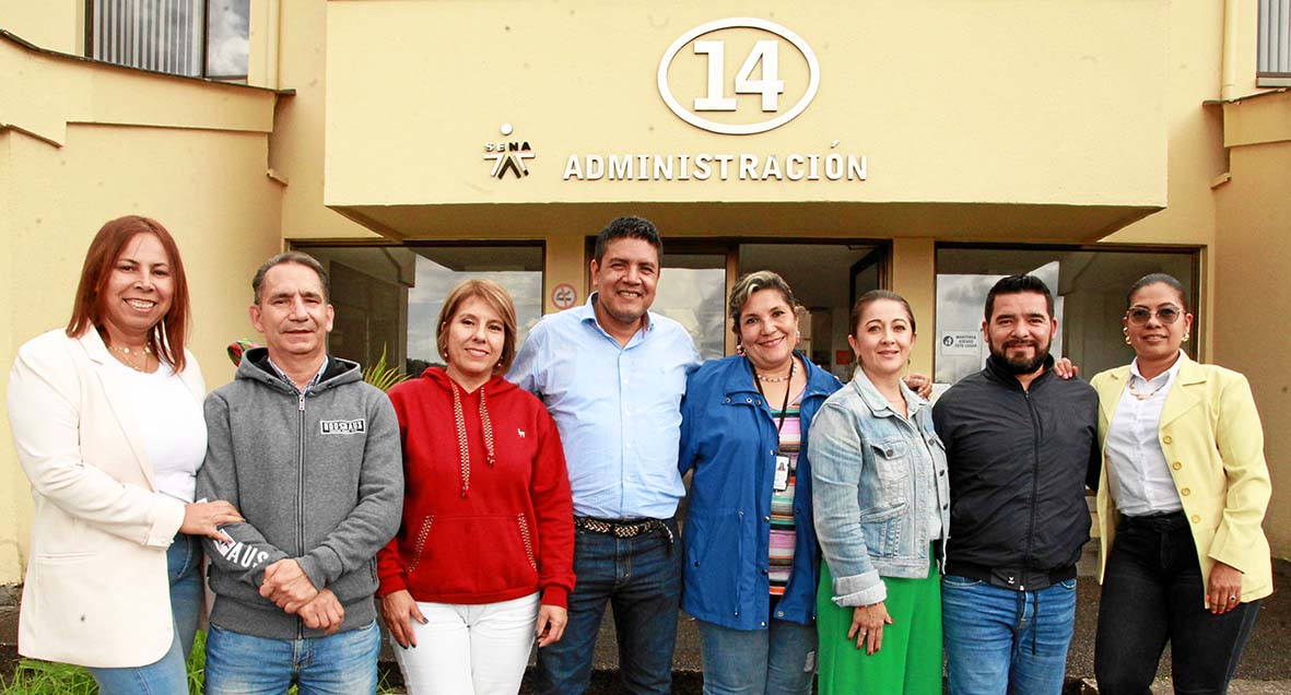 Foto | Argemiro Idárraga | LA PATRIA María Piedad Rendón, Libaniel de Jesús Gómez, Diana Giraldo, Óscar Maldonado, director encargado del Sena; Luz Adriana Buitrago, Diana Lorena Valencia, Fabio Nelson Alzate y Yenny Camargo.