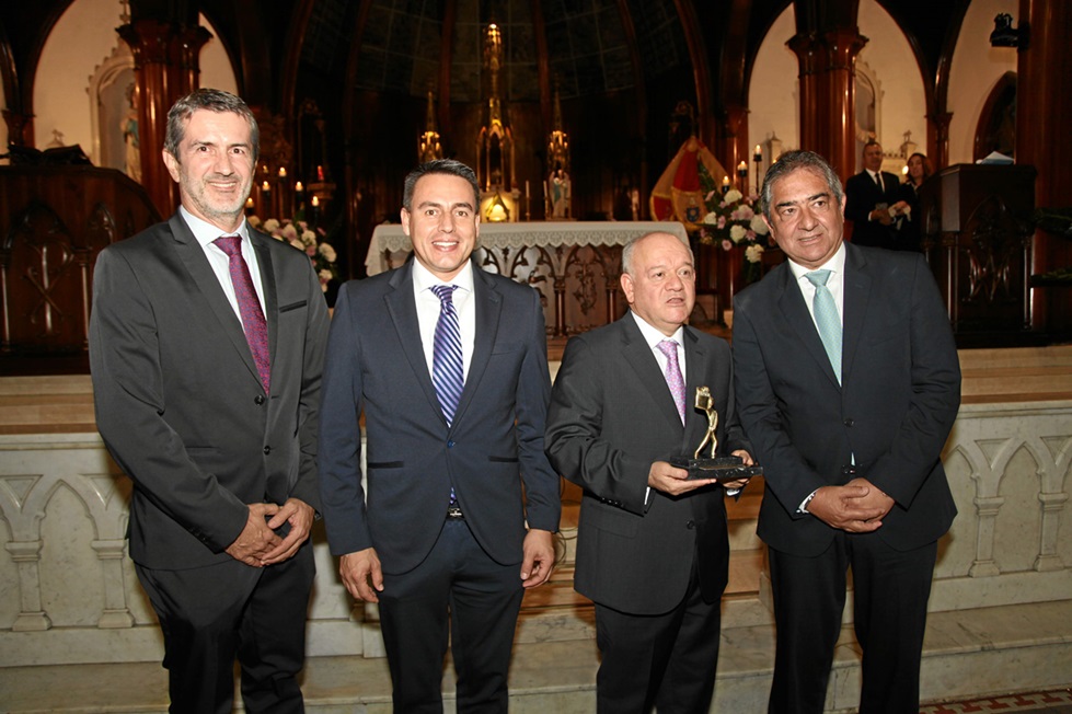 Santiago Villegas Yepes; Jorge Eduardo Rojas, alcalde de Manizales; Jorge Hernán Botero, director-gerente de LA PATRIA; y José Fernando Reyes Cuartas, presidente la Corte Constitucional y Caldense del Año 2023.