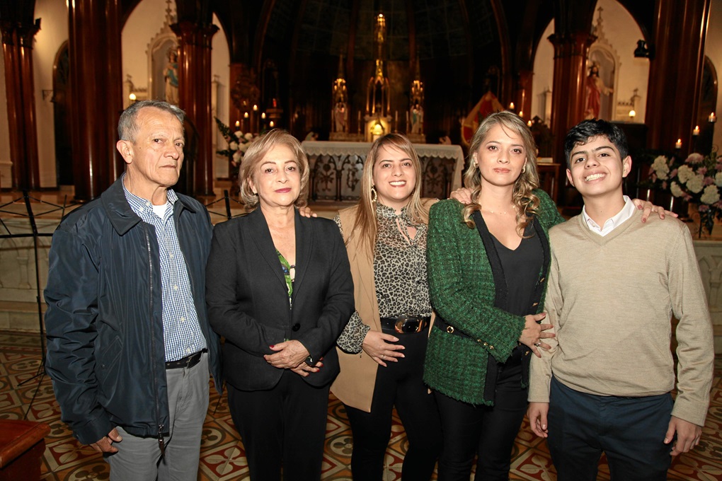 José Fernando Reinoza, Luz Dary Reyes, Camila Restrepo, Paula Restrepo y Simón Torres.