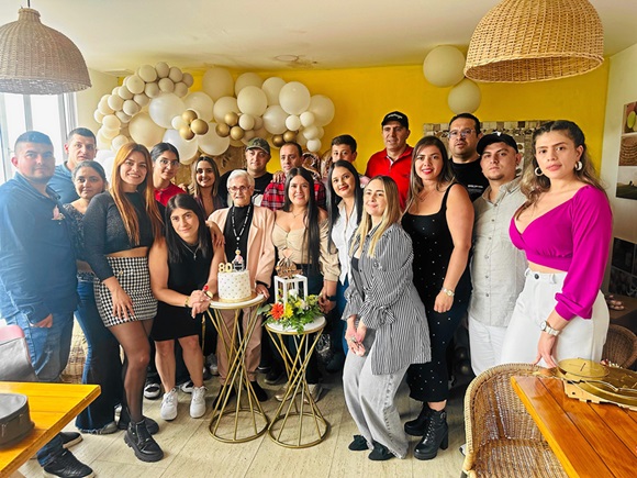 Ana Isabel Gómez Gómez junto con sus sobrinos.