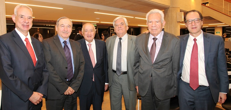 Rodrigo Escobar, Eduardo Cifuentes, Hernando Herrera, Nilson Pinilla, Antonio Barrera, y Jaime Araújo, exmagistrados de la Corte Suprema.