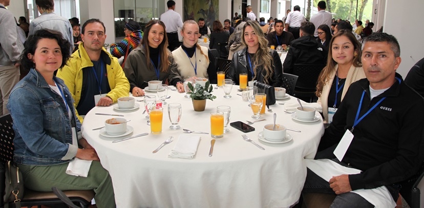 Laura Tibaquira, Mateo García, Guadalupe Vásquez, Catalina Echeverri, Adriana Reyes, Katerine Parra y Harold Montoya.