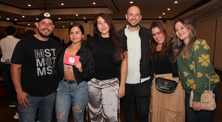 Ricardo Agudelo, Daniela Luna, Mariana Quintero, Juan David Pérez, Alejandra Giraldo y Juliana Botero.