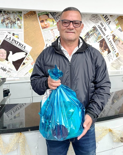Fabio Osorio es un fiel escucha del barrio Puerta del Sol. Le interesa escuchar sobre todo los denuncies. Es conozco la movilidad en la ciudad.