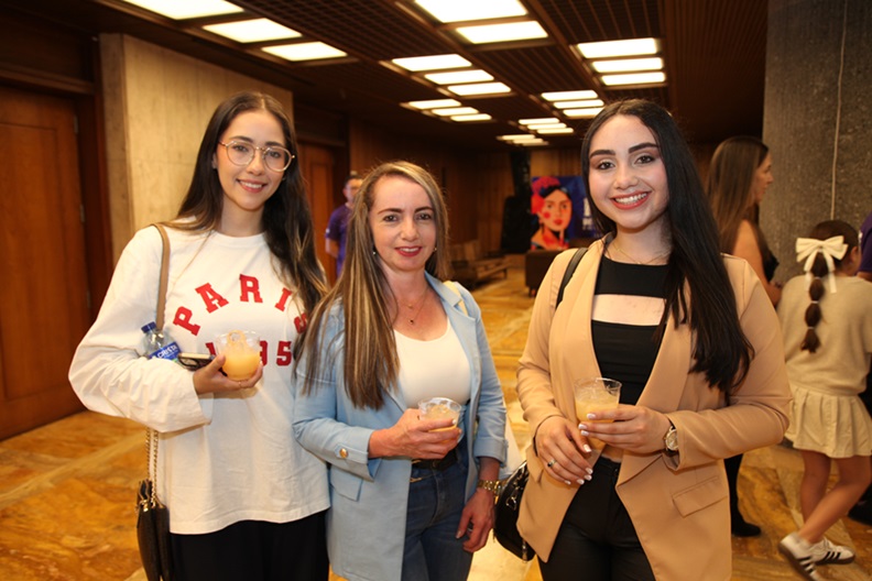 Manuela Sánchez, Bertha Ligia Salazar y Carolina Zuluaga.