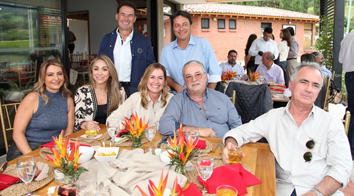 Ángela Candamil, Alexandra Restrepo, María del Pilar Alzate, Carlos Meisel, Andrés Giraldo, Ernesto Restrepo y Pablo Arango.