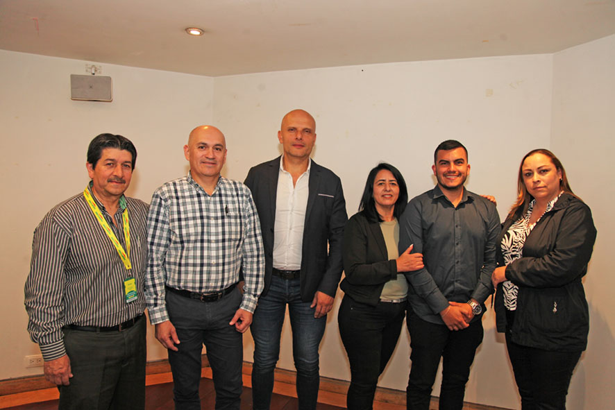 Enzo Bedoya, Elkin Carvajal, Juan Pablo Alzate, Yanelly González, Carlos Andrés Obanco y Luz Stella Valencia.