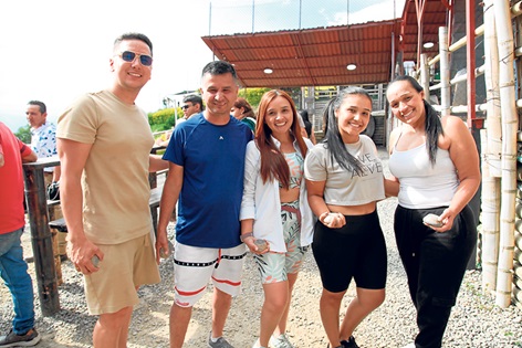 Walter Hernández, Mauricio Martinez, Carolina Hernandez, Margarita Londoño y Luisa Hernández.