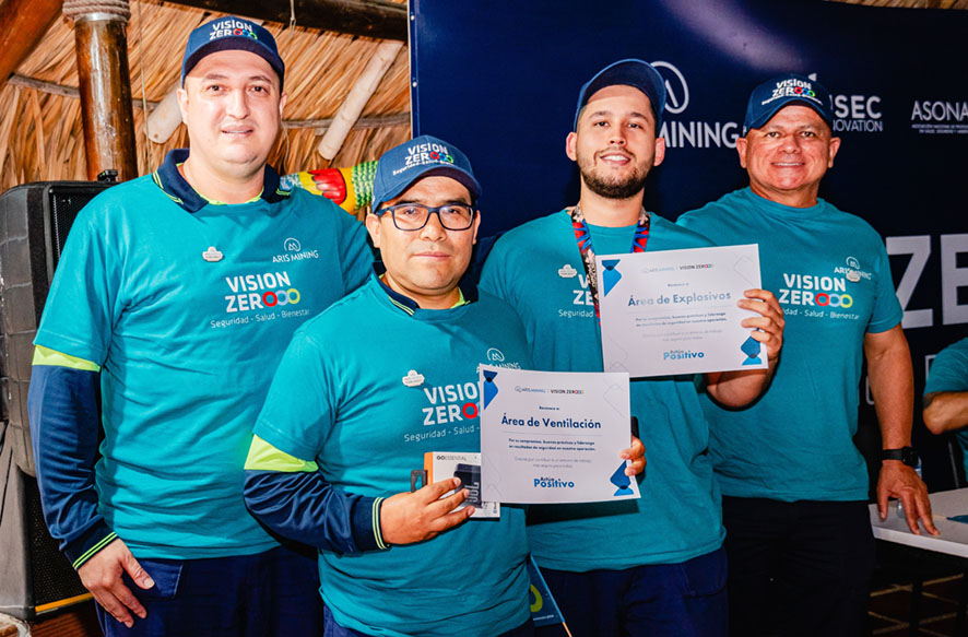 Jorge Caro; gerente QHS Marmato; Saúl Rodríguez, líder ventilación; Santiago Duque, jefe de relleno hidráulico, y Gabriel Martínez, gerente QHS Colombia.