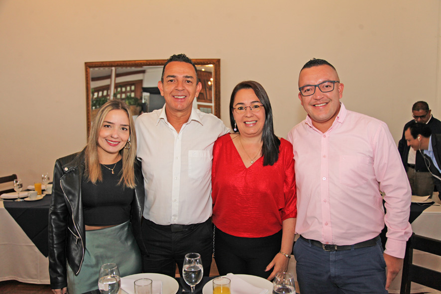 Estefanía Krastz, Michael Krastz, Julieta Arias y Andrés Felipe Velásquez.