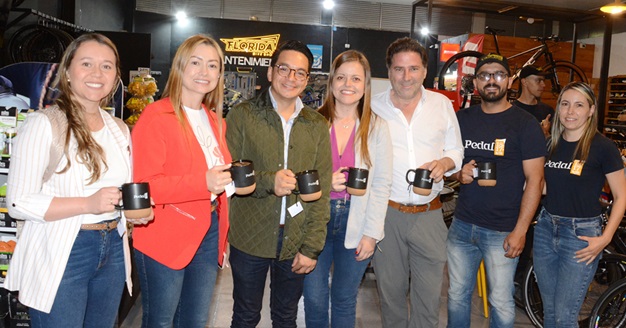 Victoria Valencia, Mónica Morales, Juan Pablo Alba, Olga Idárraga, Juan Pablo Echeverri, Andrés Borbón y Ángela Giraldo.