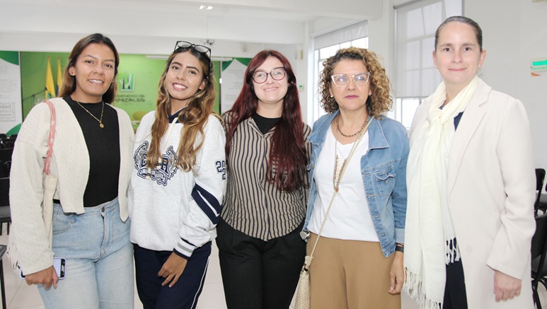María José Vallejo, Jessica Varela, Sofía Zuluaga, Ana Muñoz y Elizabeth Restrepo Rojas.