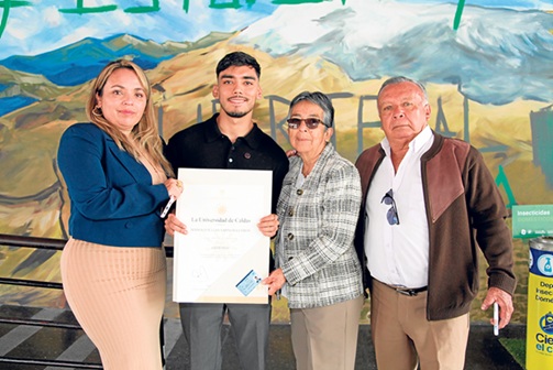 Adriana Cerón, Julian Espinosa, Martha Caiza y Alirio Cerón.