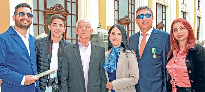 Julián Andrés López, Esteban López, Hernán Morales, Doris Morales, Julián Marino López, Isabel Cristina López.