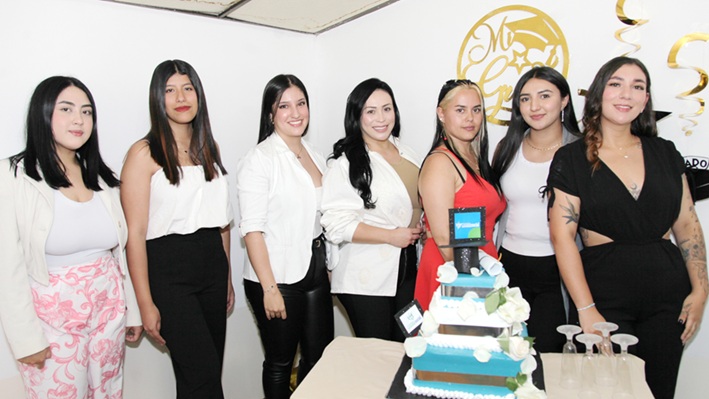Elim Corrales, Ximena Triana, Andrea Bedoya, Luisa Tabares, Mariluz Tabares y Nicol Alzate.