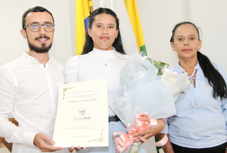 Manuela Ceballos, Johan Tamayo y Rosa Blandón.