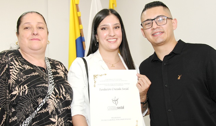 Isabella Guerrero, Natalia Guerrero, Esmeralda Sandoval y Alejandro Guerrero.