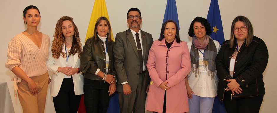 Katherine Estrada, Valeria González, Margarita López, Carlos Arturo Gallego, Marcela Echeverry Henao, directora de la Alianza Francesa de Manizales; Angélica Hurtado y Viviana López.