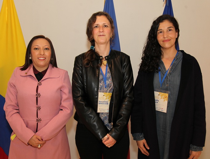 Marcela Echeverry Henao, directora de la Alianza Francesa Manizales, Herveline Brousse y Sofía Lara.