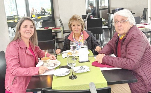 Hernán Arboleda y María Cristina Correa se reunieron en el Club Manizales, El Cable, para homenajear a Paula Andrea Arboleda Correa por su cumpleaños