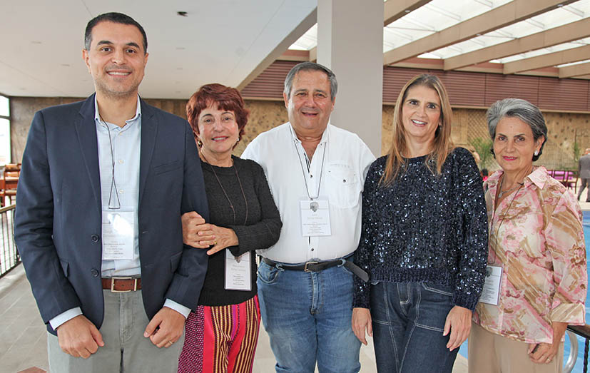 Diego González, María Helena Arango, Javier Gómez Estrada, Margarita Gómez Estrada y Victoria Eugenia Estrada.