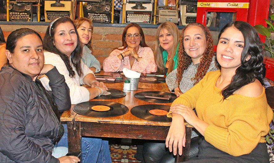 Daniela Alarcón, Beatriz Becerra, Andrea Marín, Sandra Niño, Sonia Sánchez, Lina Díaz y Alejandra Toro.