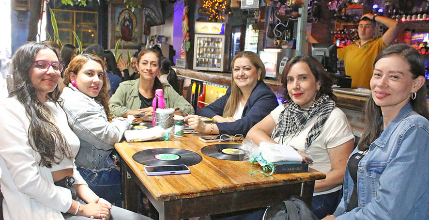 María Fernanda Castañeda, Valentina Arce, Claudia Milena Restrepo, Angélica Granada, Gloria Bejarano y Diana Agudelo.