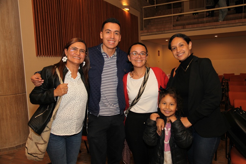 Lorena Gómez, Sebastián Valencia, Aura Fajardo, Silvia Ochoa y Elena Lucía Castilla.