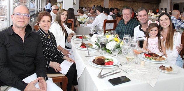 Jorge Eduardo Góngora, Cecilia Duque, Patricia Gallo, Uriel Giraldo, Luis Germán Góngora, Gina Giraldo y Emma Góngora.