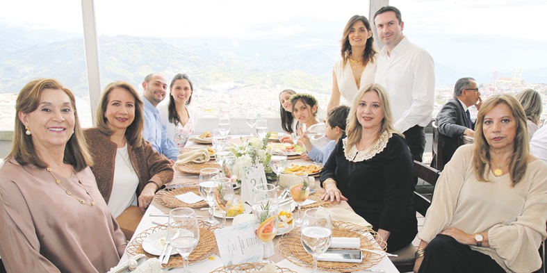 Victoria Calderón, Gloria Matilde Castro Rincón, Juan David Isaza, Sofía López, Guadalupe Arango, Luciana Arango, Alejandra Arango, Valentina Isaza Calderón, Andrés Arango, Martha Castro Rincón e Isabel Cristina Castro Rincón.