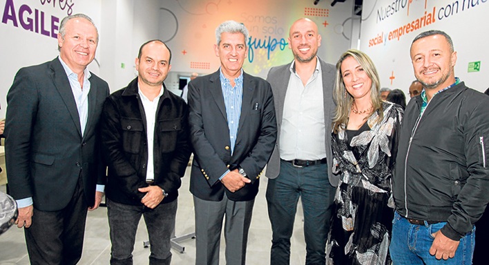 Camilo Arciniegas, Andrés Mauricio Grisales, Juan Carlos Morales, Carlos Vinazco, Yamile Valencia y Oscar Giraldo.